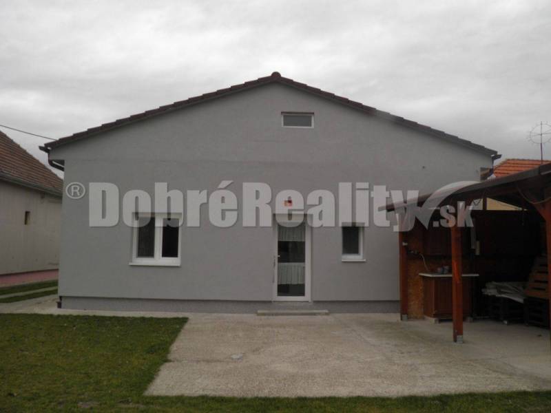 PREDAJ: 4-izbový zrekonštruovaný rodinný dom v Blatnej na Ostrove