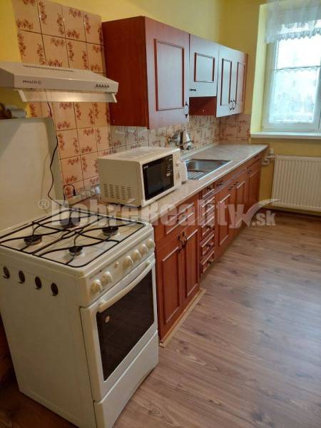 Na prenájom zariadený 2- i. byt, Prievidza, Píly