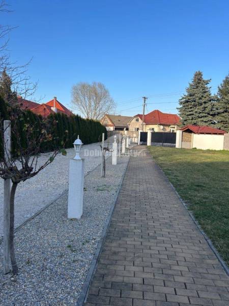 Unikátny 4 izbový rodinný dom pri jazere, kompletne zariadený, voľný i