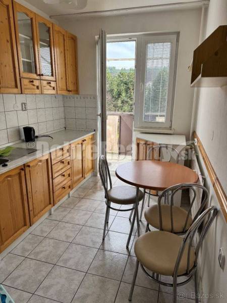 Na prenájom zariadený 2- i. byt, Prievidza, Necpaly
