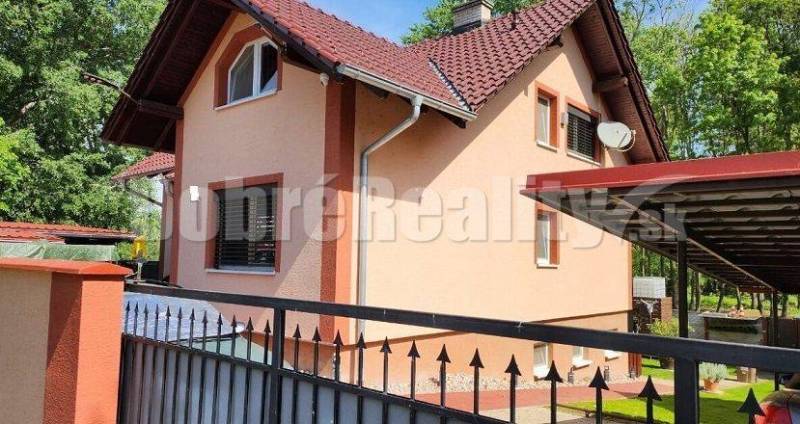 PREDAJ: 5-izbový rodinný dom v Hamuliakove
