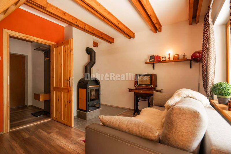 PREDAJ: Rekreačná chata s väčším pozemkom, 79 m2, pozemok 557 m2
