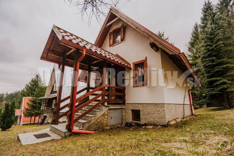 PREDAJ: Rekreačná chata s väčším pozemkom, 79 m2, pozemok 557 m2