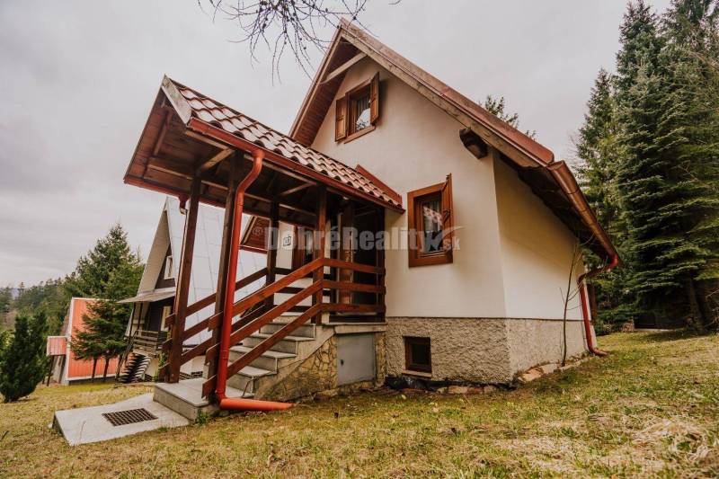 PREDAJ: Rekreačná chata s väčším pozemkom, 79 m2, pozemok 557 m2