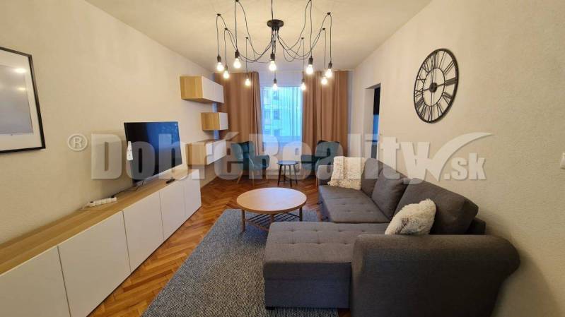 PRENÁJOM: NADŠTANDARDNÝ 3 IZBOVÝ BYT S 2 LOGGIAMI, CENTRUM