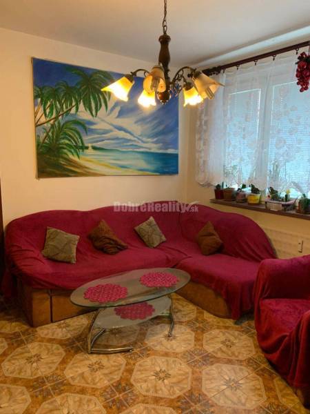 Predaj - Šikovný 3 izb. byt oproti ZUŚ manželov Kardošovcov v Pov. Bys