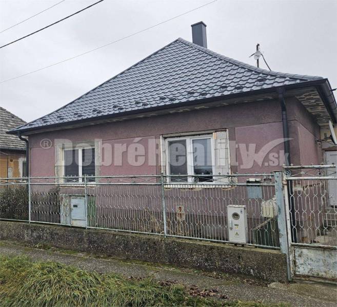 Príjemný rodinný domček po rekonštrukcii interiéru s novou strechou, a