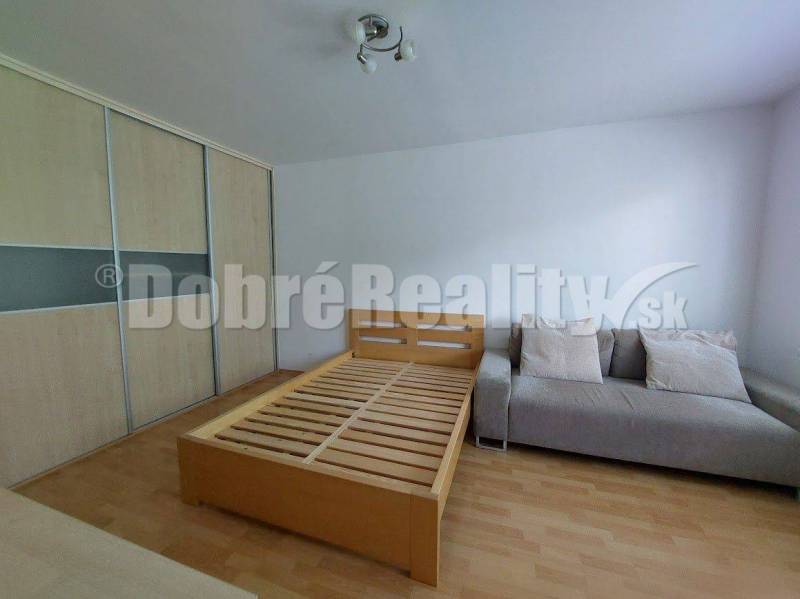 PREDAJ: VEĽKÝ 1 IZBOVÝ BYT, CENTRUM