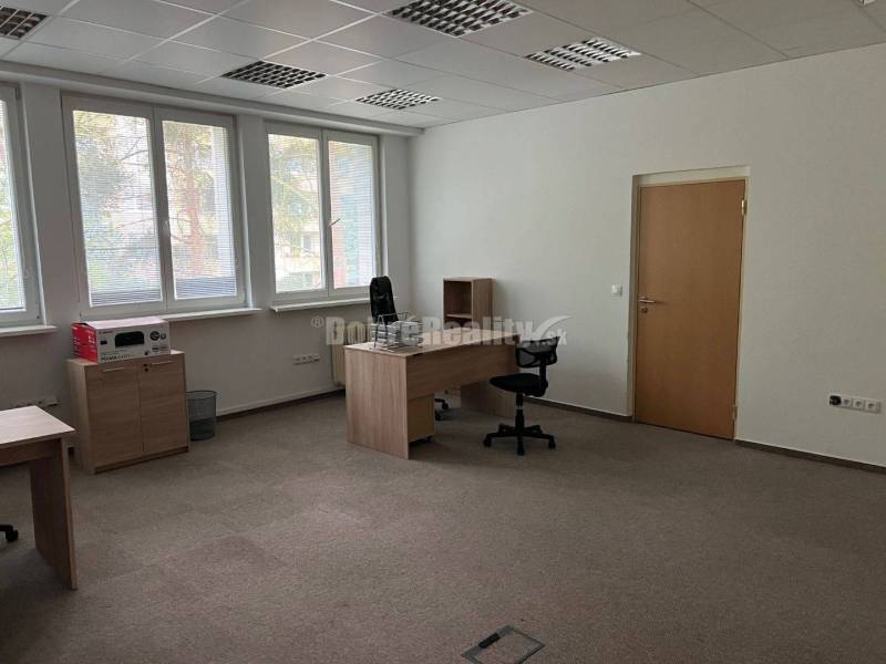 Na prenajom najlacnejšie komerčne priestory v Prievidzi.