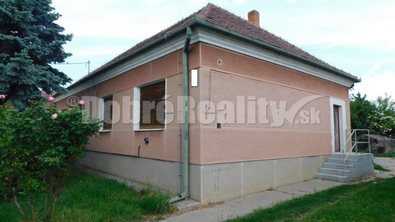 Ponúkame Vám na predaj 3-izb. rodinný dom vo Dvoroch nad Žitavou len 8