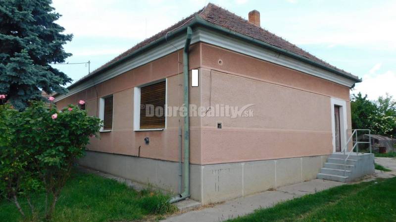 Ponúkame Vám na predaj 3-izb. rodinný dom vo Dvoroch nad Žitavou len 8