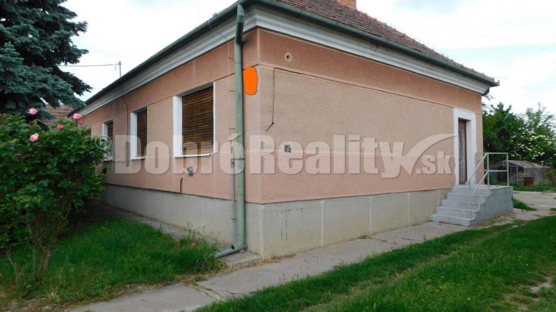 Ponúkame Vám na predaj 3-izb. rodinný dom vo Dvoroch nad Žitavou len 8