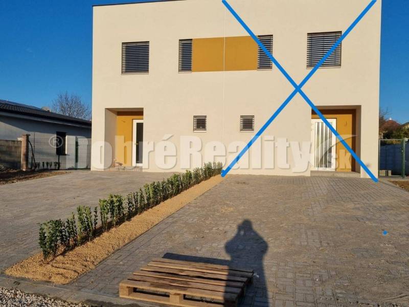 POSLEDNÁ ŠANCA! Luxusná polovica dvojdomu vo Veľkom Záluží – druhá už 