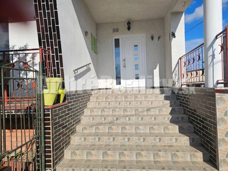 DVOJGENERAČNÝ RD - v obci Hrušovany na pozemku 735m2