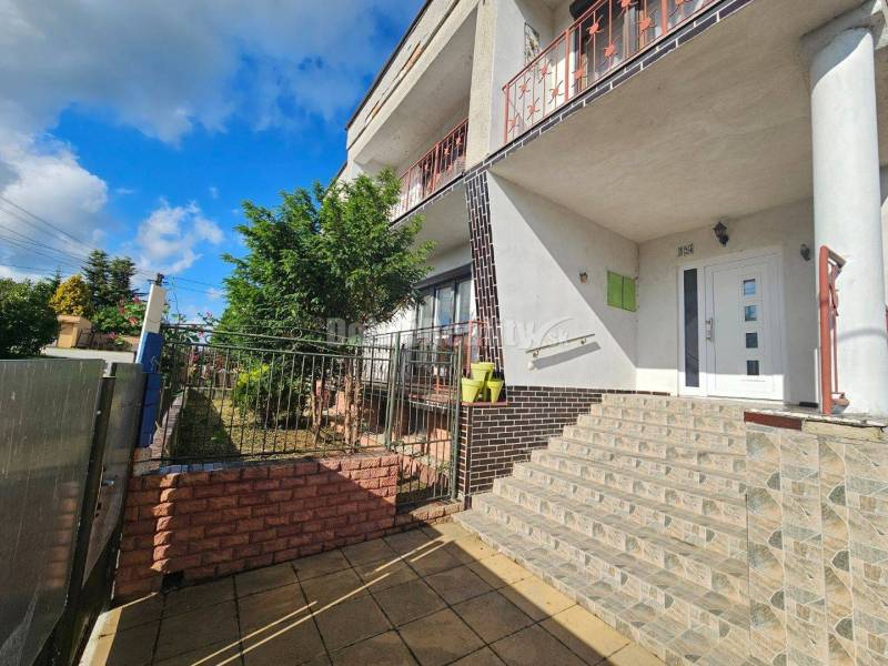 DVOJGENERAČNÝ RD - v obci Hrušovany na pozemku 735m2