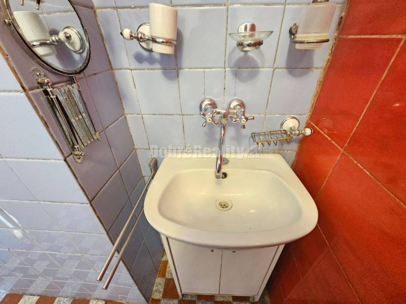 ZNÍŽENÁ CENA! DVOJGENERAČNÝ RD - v obci Hrušovany na pozemku 735m2 ZNÍŽENÁ CENA! DVOJGENERAČNÝ RD - v obci Hrušovany na pozemku 735m2