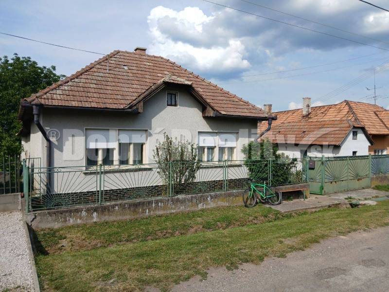 Vidiecky dom s veľkou záhradou v obci Farna