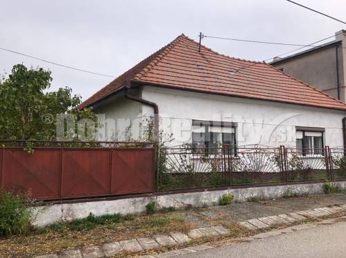 Rodinný dom s veľkým pozemkom na predaj...