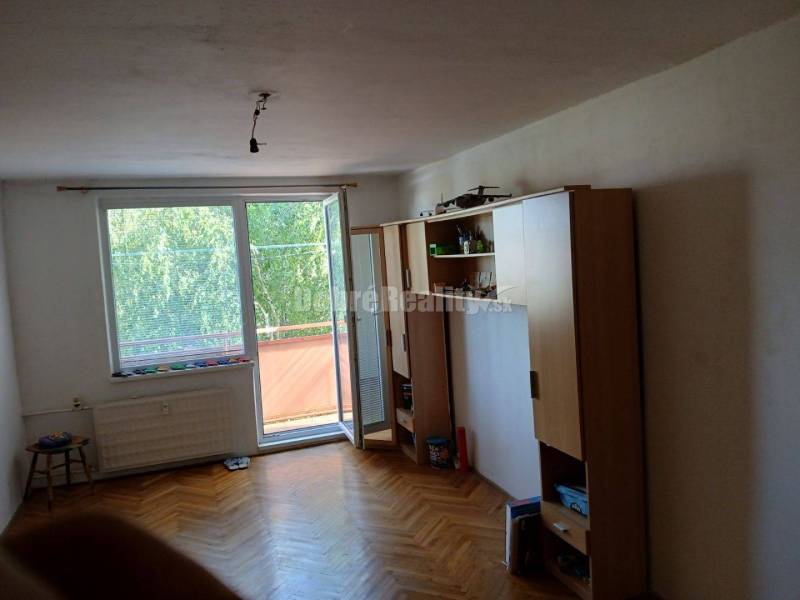 DOBRÉ REALITY - 3-izbový byt s balkónom – Levice, ul. M. R. Štefánika