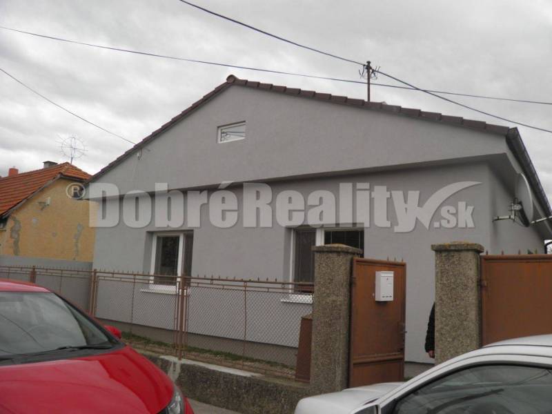 4-izbový zrekonštruovaný rodinný dom v Blatnej na Ostrove