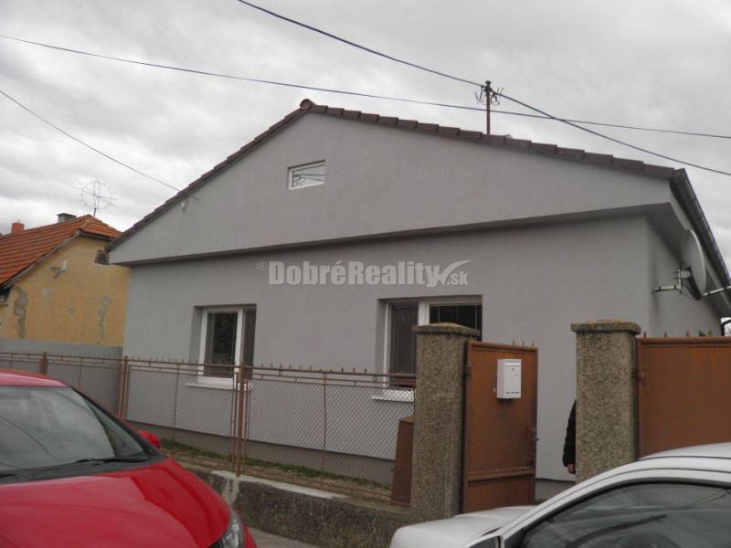 4-izbový zrekonštruovaný  rodinný dom v Blatnej na Ostrove