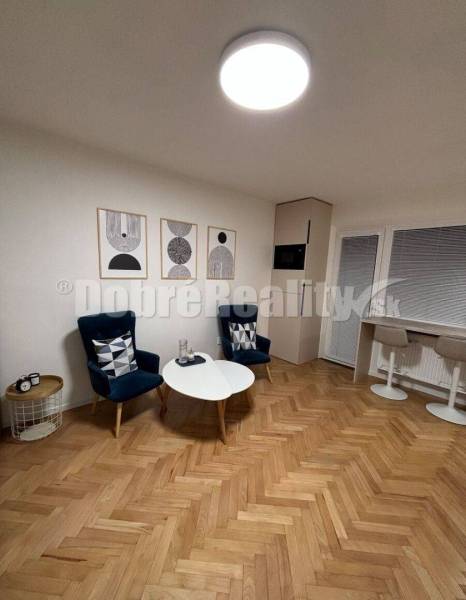 Prenájom 1-izbový moderný byt  Martin Centrum