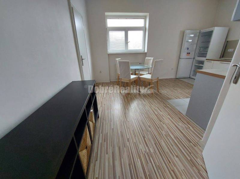 PRENÁJOM: VEĽKOMETRÁŽNY 2 IZBOVÝ BYT S 2 LOGGIAMI, CENTRUM