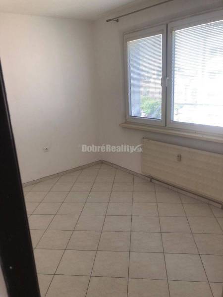 Pripravujeme prenájom 3 - izbového bytu v Lučenci na Vajanského ulici.