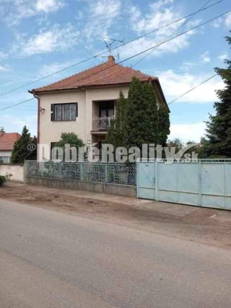 Na predaj 5-izb.poschodový rodinný dom vo Dvoroch nad Žitavou len 7 km