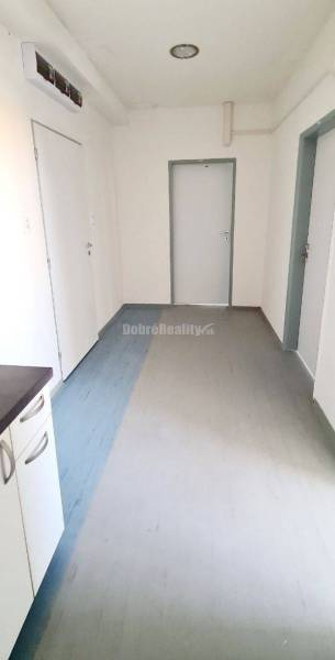 Na prenájom 3x klimatizované miestnosti, spoločná chodba, kúpelňa s wc