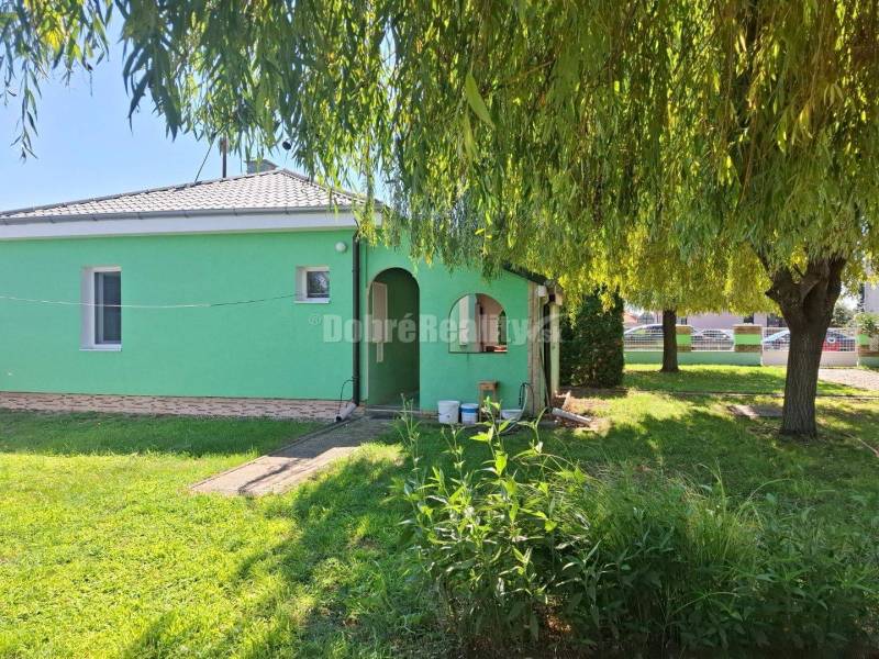 Exkluzivne u nas na predaj vidiecky domček na krásnom rozlahlom pozemk