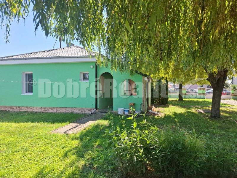 Exkluzivne u nas na predaj vidiecky domček na krásnom rozlahlom pozemk