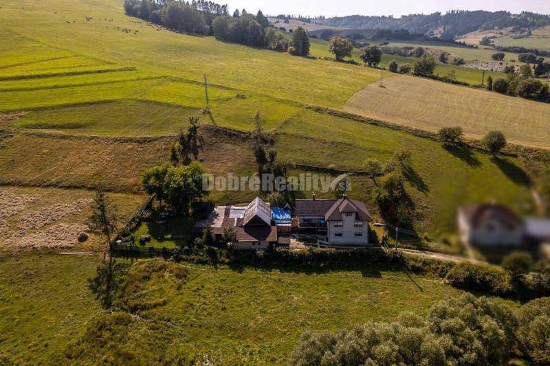 PREDAJ: Poctivý rodinný dom s prístavbou na konci ulice, 330 m2, Čiern