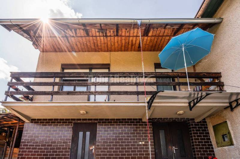 PREDAJ: Poctivý rodinný dom s prístavbou na konci ulice, 330 m2, Čiern