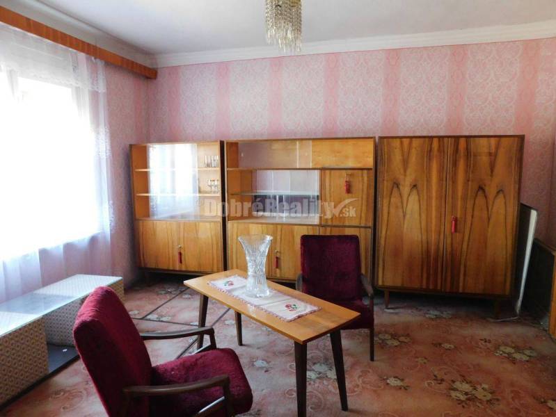 Ponúkame Vám na predaj 4-izb. rodinný dom vo Dvoroch nad Žitavou len 8