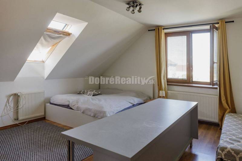 Ponúkame Vám na predaj 2 samostatné bytové jednotky -rodinný dom v obc