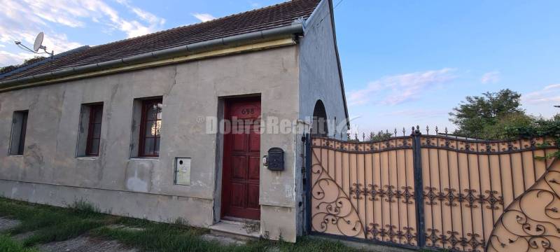 Znížená cena RD s veľkým pozemkom 2455 m2 v kľudnej časti obce