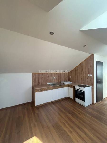 Prenájom podkrovného 1izb bytu pri Gymnáziu 