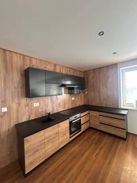 Prenájom 3izb bytu s veľkou terasou  pri Gymnáziu 