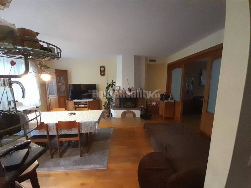 Nadštandartný 6 izbový rodinný dom v Nových Zámkoch