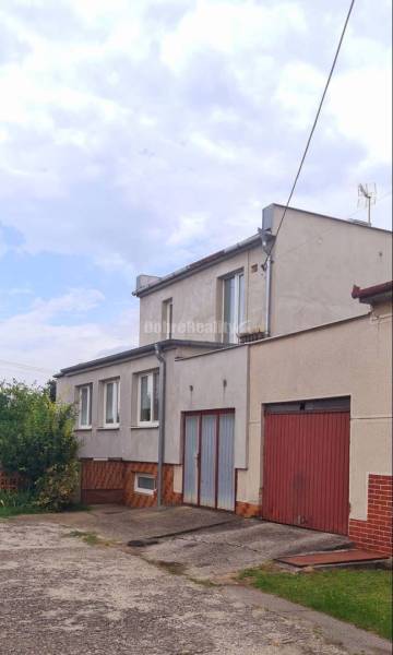 Dobré reality ponúkajú na predaj poschodový 5-izb. RD+ garáž, skleník,