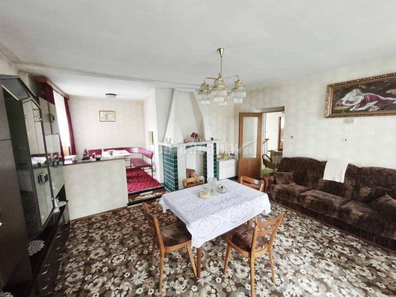 Dobré Reality Vám ponúkajú krásny pôvodný rodinný dom v obci Vlčany - 