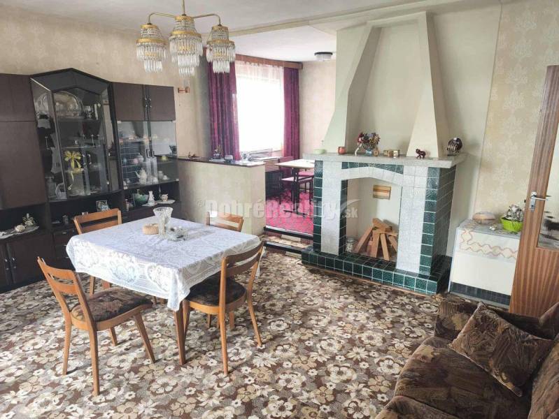 Dobré Reality Vám ponúkajú krásny pôvodný rodinný dom v obci Vlčany -  Dobré Reality Vám ponúkajú krásny pôvodný rodinný dom v obci Vlčany -