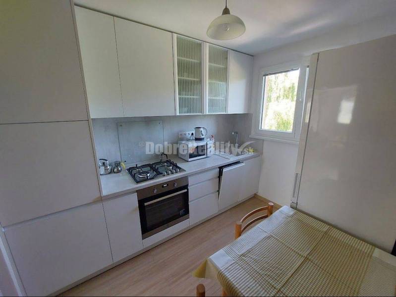 PRENÁJOM: KRÁSNY, VEĽKÝ 3 IZBOVÝ BYT S LOGGIOU, THK