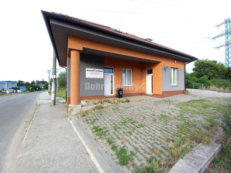 Prenájom rodinný dom + dvojgaráž, Krakovany, 7km od Piešťan