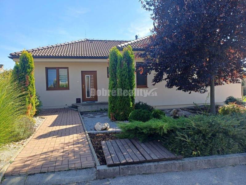 Na predaj moderný rodinný dom v tichej časti Beladíc – Pustý Chotár 