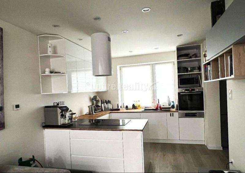 Rodinný dom  na predaj po kompletnej rekonštrukcii s dvoma bytovými je