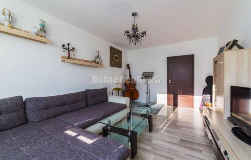 PRENÁJOM: NÁDHERNÝ, VEĽKÝ 3 IZBOVÝ BYT S 2 x LOGGIOU, THK