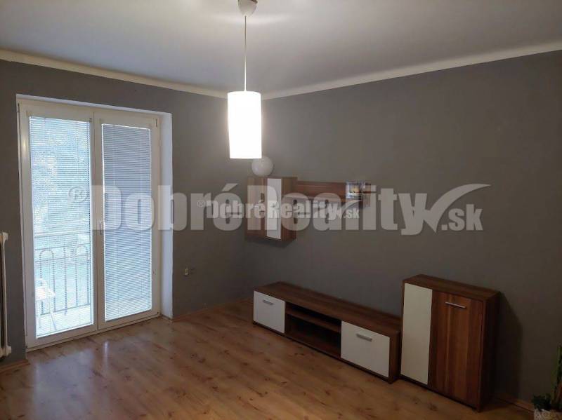 DOBRÉ REALITY -  na prenájom 2-izbový tehlový byt s balkónom na starom