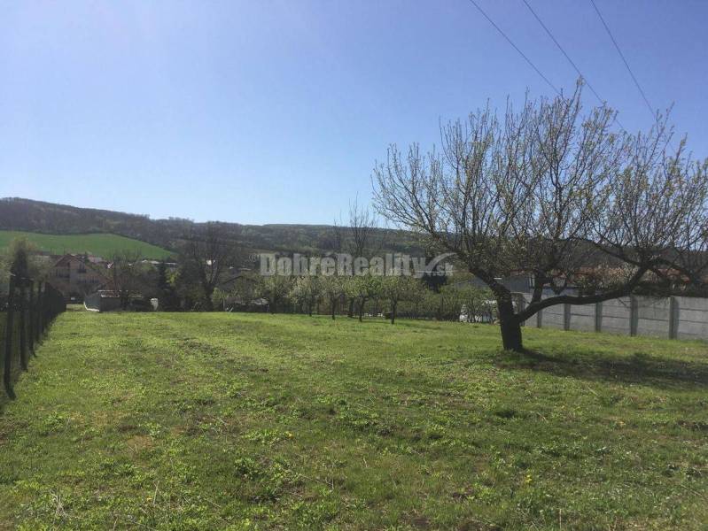 Dobré reality Vám ponúkajú na predaj stavebný pozemok v obci Podhájska